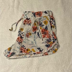 Floral Linen Shorts (Size “M” but fits like a “S”)
